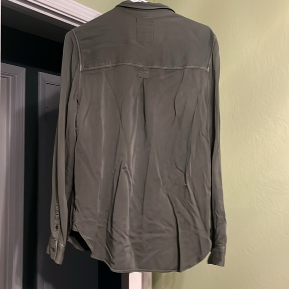 American eagle boyfriend cut button up shirt - Picture 2 of 3